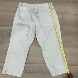 LOFT “Curvy” Style Khaki Capris